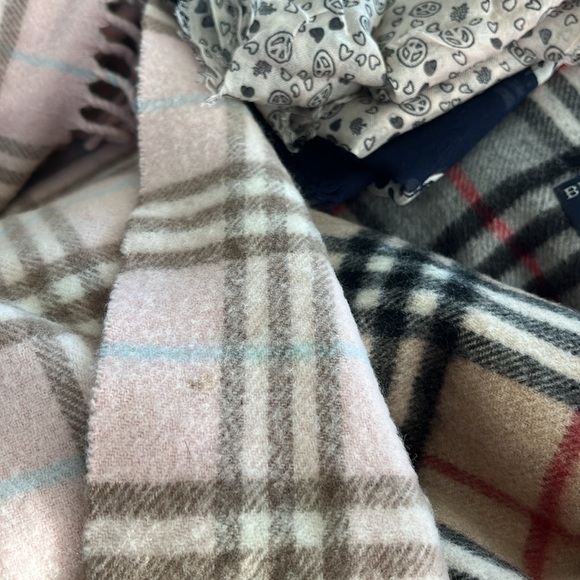 BURBERRY SCARF - Picture 3 of 3